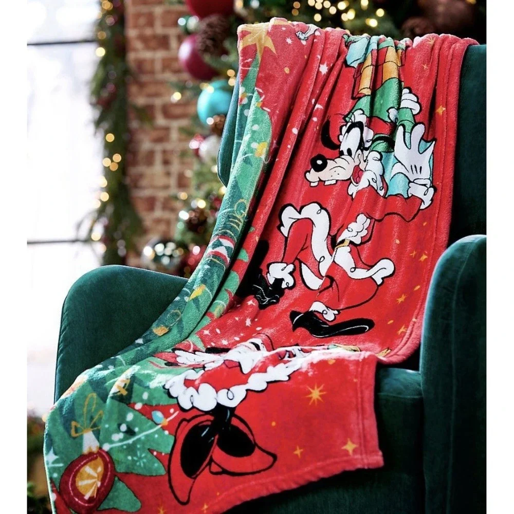 Disney Parks 2025 Christmas Mickey & Friends 50x60 Soft Plush Throw Blanket NEW